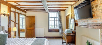4 bedroom accommodation in Montgomery