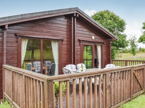 Outdoor dining - 3 bedroom accommodation in Woolsery, near Hartland- Bideford (Woolsery, near Hartland- Bideford)