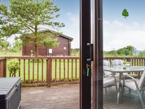 Outdoor dining - 3 bedroom accommodation in Woolsery, near Hartland- Bideford (Woolsery, near Hartland- Bideford)