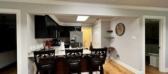 Rustic cottage on Cane River. Perfect place to relax, fish, and enjoy the water 