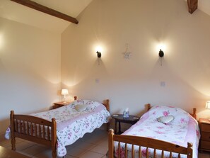 2 bedrooms, free WiFi, bed sheets