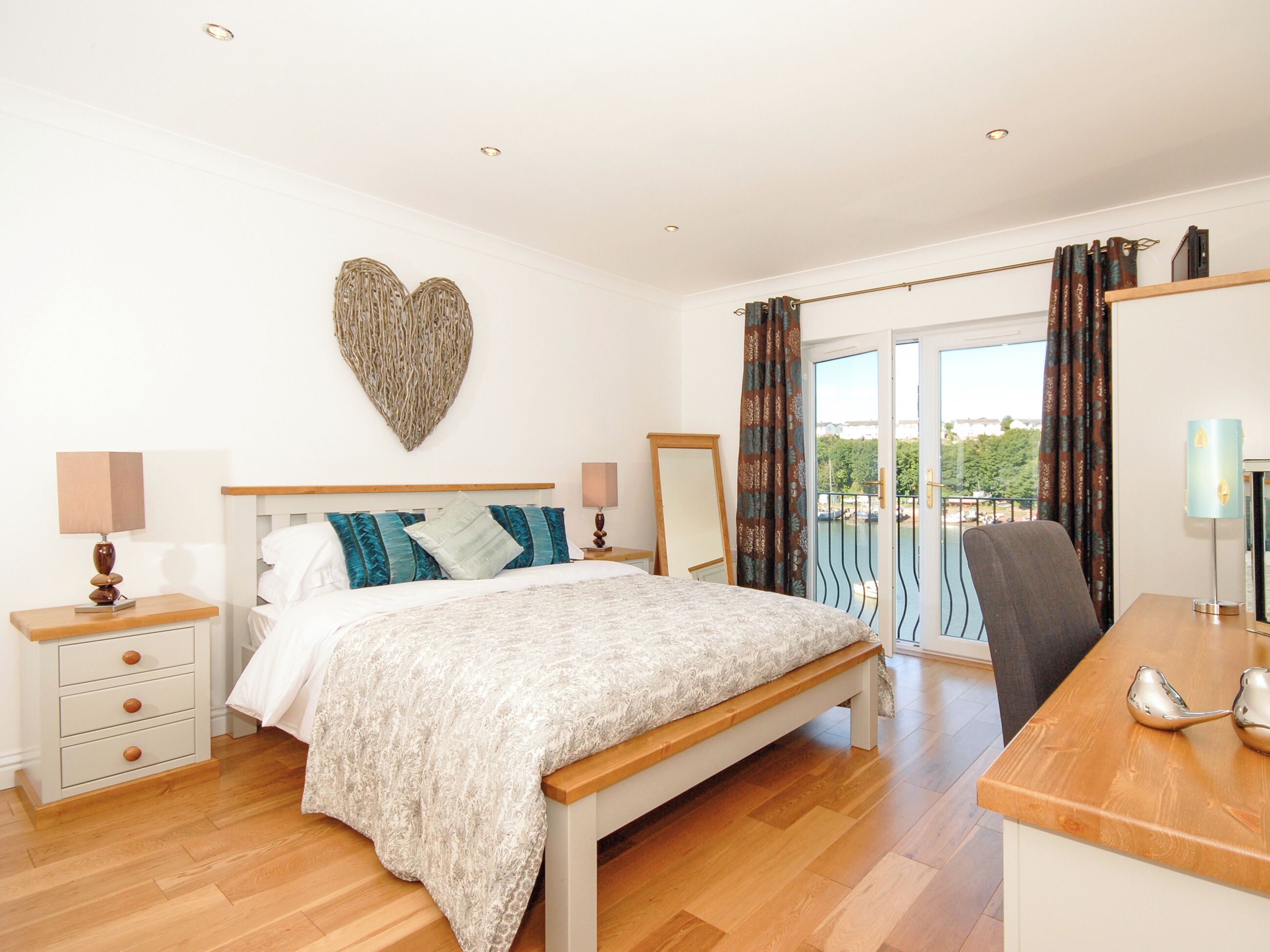 3 bedrooms, free WiFi, bed sheets