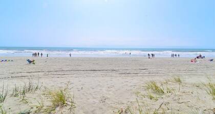 Ocean Blvd Paradise Steps to Beach w Pool