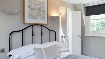 4 bedrooms, free WiFi, bed sheets