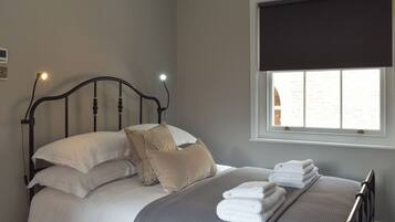 4 bedrooms, free WiFi, bed sheets