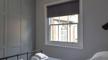 4 bedrooms, free WiFi, bed sheets