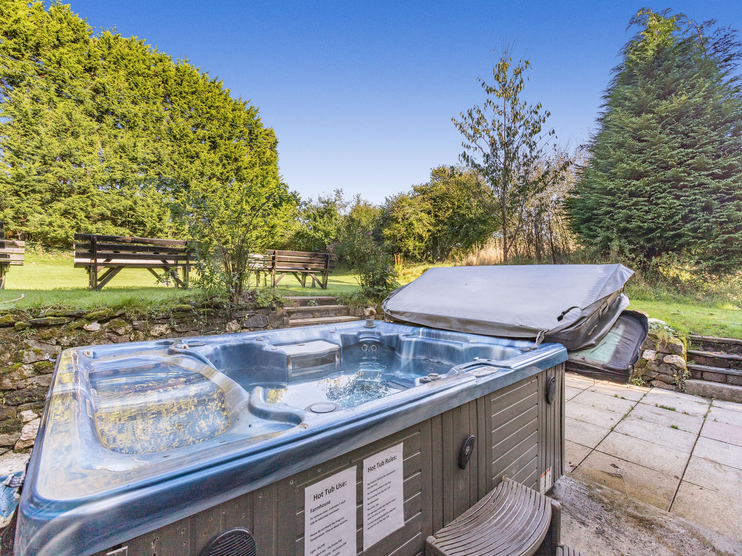 Outdoor spa tub