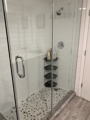 Shower, hair dryer, towels, soap - Enjoy Sunsets at Fully Renovated Oceanfront Condo (St Thomas)
