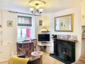 Living area - 2 bedroom accommodation in Conwy (Conwy)