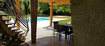 VILLA IN PROVENCE LARGE OUTDOOR SPACE