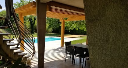 VILLA IN PROVENCE LARGE OUTDOOR SPACE