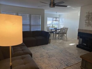 Smart TV - Family size apartment, gym and pool on the premises (Tucson)