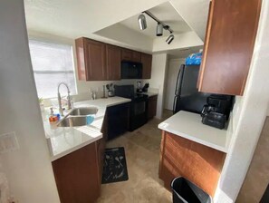 Frigorifero, microonde, pentole/stoviglie/utensili