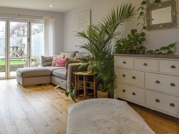 Living area - 1 bedroom accommodation in Cowes (Cowes)