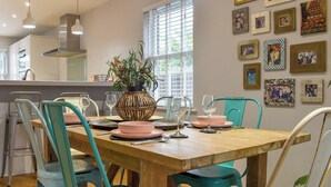 Dining - 1 bedroom accommodation in Cowes (Cowes)