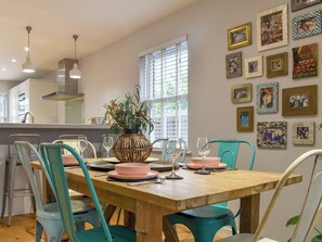 Dining - 1 bedroom accommodation in Cowes (Cowes)