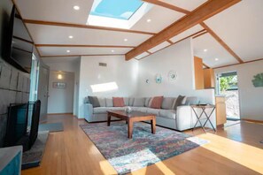 TV connectée, cheminée, jeux vidéo