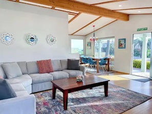 TV connectée, cheminée, jeux vidéo