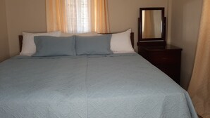 1 habitación, tabla de planchar con plancha, wifi gratis y ropa de cama