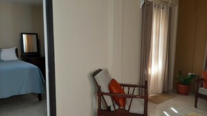 1 habitación, tabla de planchar con plancha, wifi gratis y ropa de cama