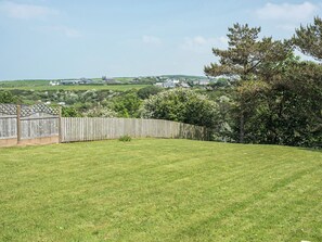 Property grounds - 2 bedroom accommodation in Aberdaron (Aberdaron)