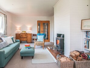 TV, fireplace - 2 bedroom accommodation in Aberdaron (Aberdaron)