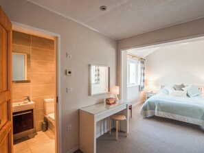 2 bedrooms, WiFi, bed sheets - 2 bedroom accommodation in Aberdaron (Aberdaron)