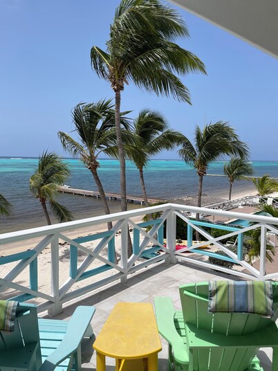 BEACHFRONT RELAXATION IN LITTLE CAYMAN