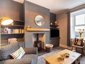TV, fireplace