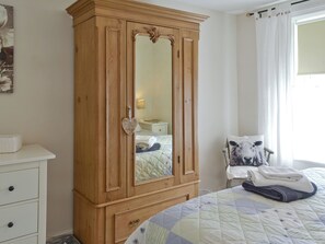 2 bedrooms, bed sheets