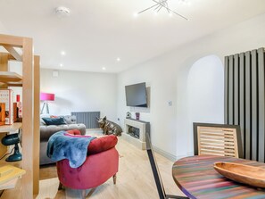 TV - 2 bedroom accommodation in Kirton, Near Spalding (Kirton, Near Spalding)