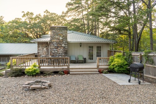 Brady House at Safe Harbor Brady Mountain on Lake Ouachita!