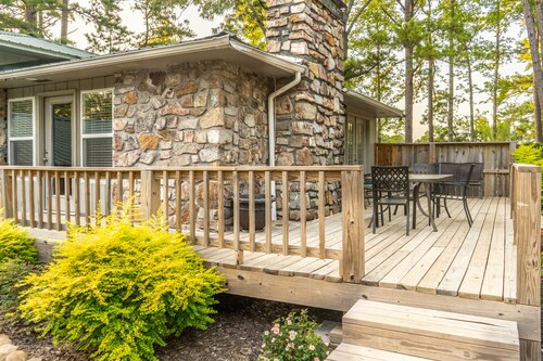 Brady House at Safe Harbor Brady Mountain on Lake Ouachita!