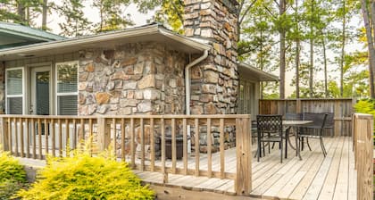 Brady House at Safe Harbor Brady Mountain on Lake Ouachita!