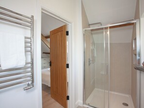 4 bedrooms, free WiFi, bed sheets