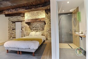 3 chambres, accĂšs Ă Internet, literie fournie
