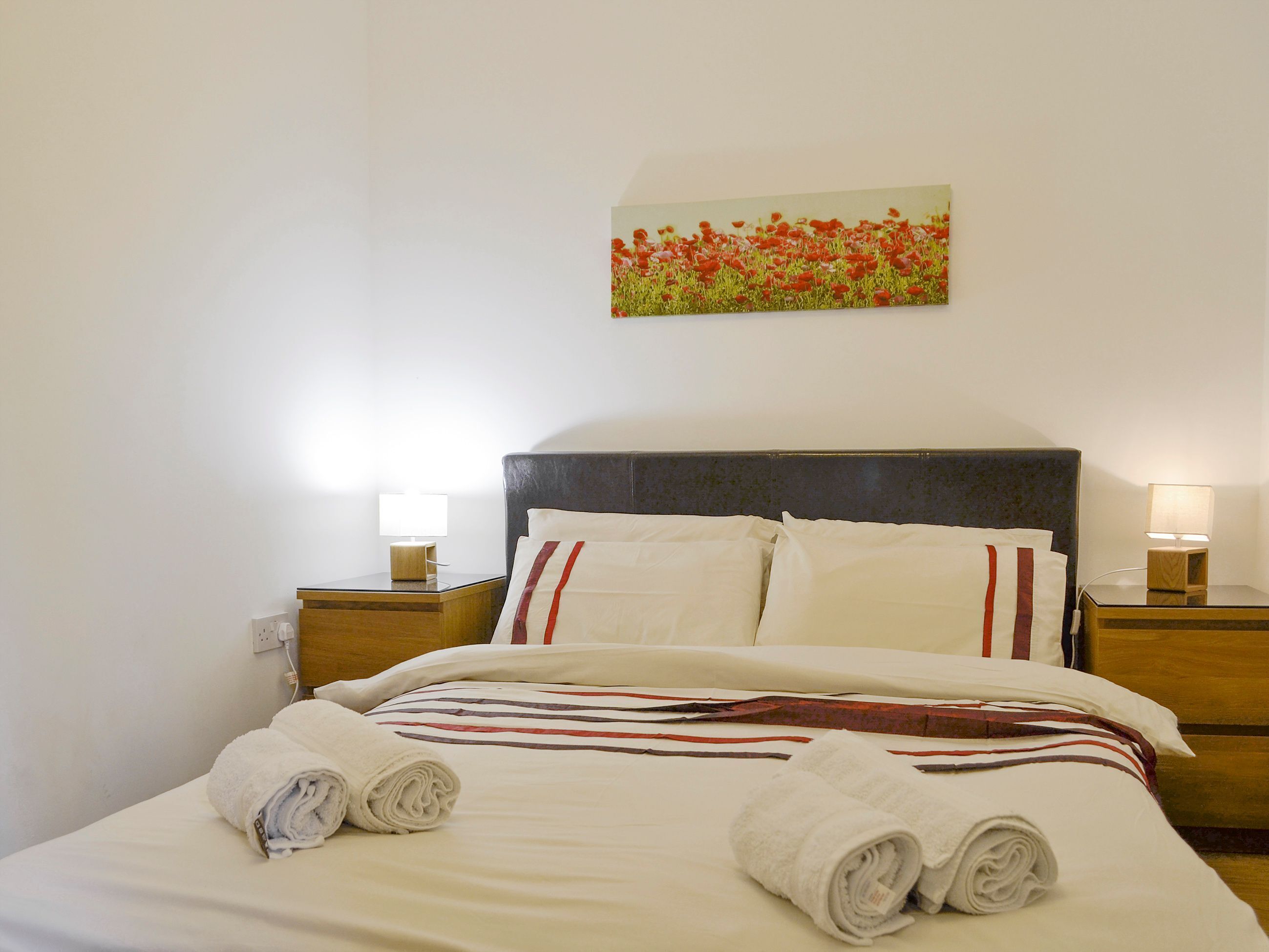 2 soverom, wi-fi (inkludert) og sengetøy