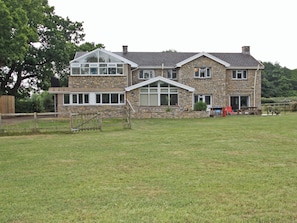 Exterior - Springfield Court - Lakeside (Peterston-Super-Ely, Cardiff)