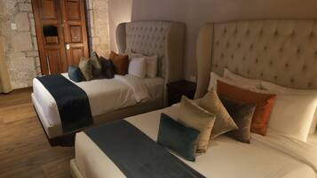 獨特裝潢、布置獨特、書桌、筆電工作空間