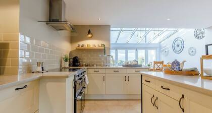5 bedroom accommodation in Leigh Sinton, near Malvern