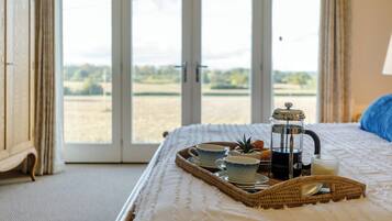 5 bedrooms, free WiFi, bed sheets