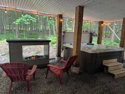 Le Refuge du Sous-Bois - Steps from Mont-Blanc w/ Hot Tub and Firepit