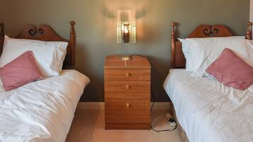 2 bedrooms, free WiFi, bed sheets, wheelchair access