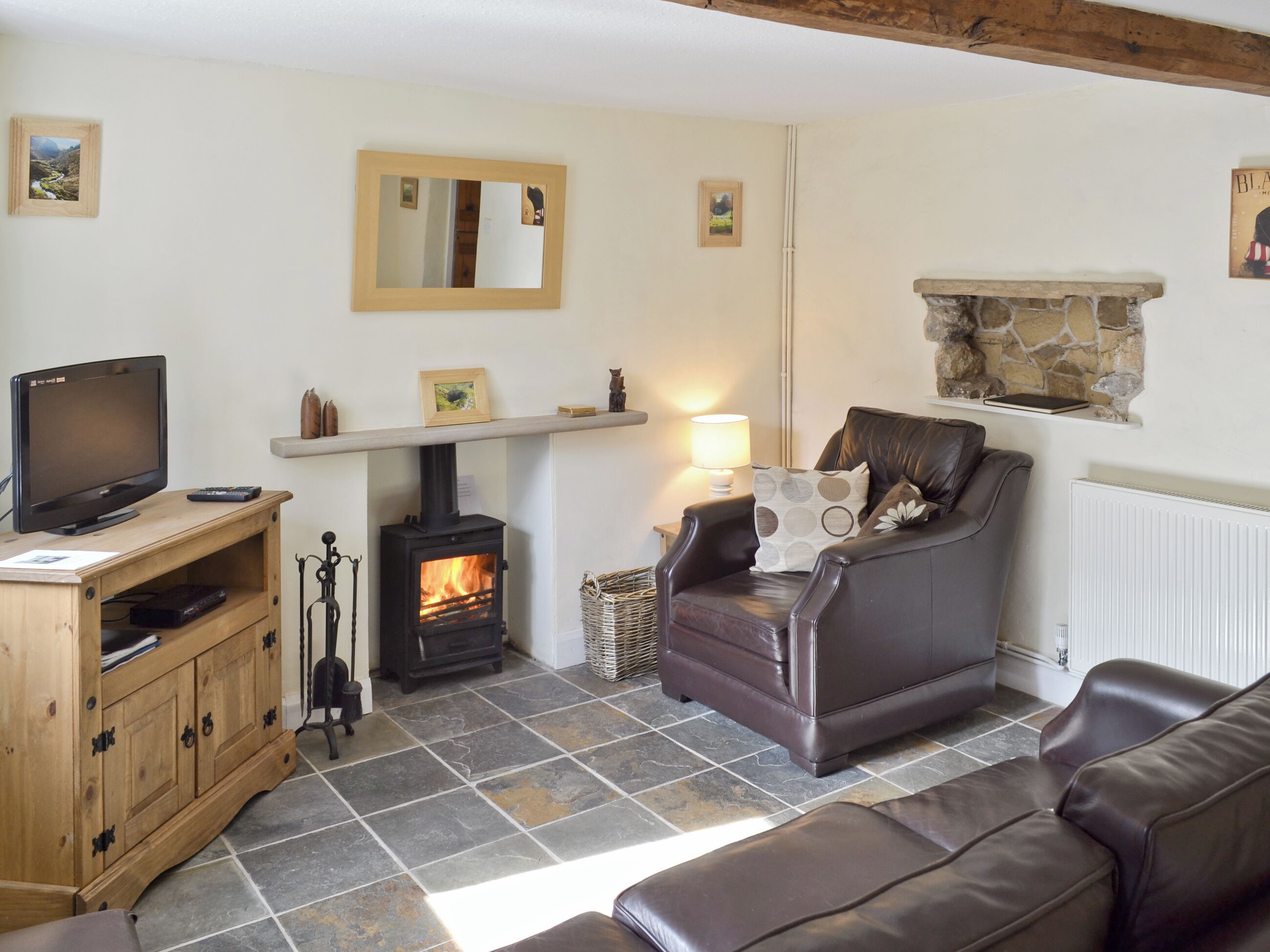 Close To The Village Centre With Many Walks And Cycle Routes From The Doorstep. - Castleton