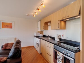 Kühlschrank, Mikrowelle, Gefrierschrank