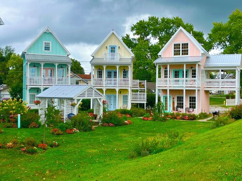 Brand new Buckeye Lake waterfront chalet A