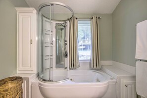 Hair dryer, towels - McDonough Getaway w/ Private Lake on 24 Acres (McDonough)