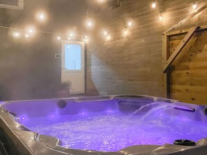 Indoor spa tub