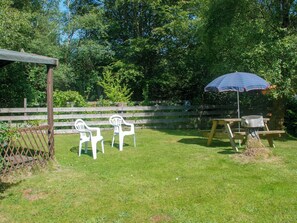 Outdoor dining - 2 bedroom accommodation in Portree, Isle of Skye (Portree, Isle of Skye)