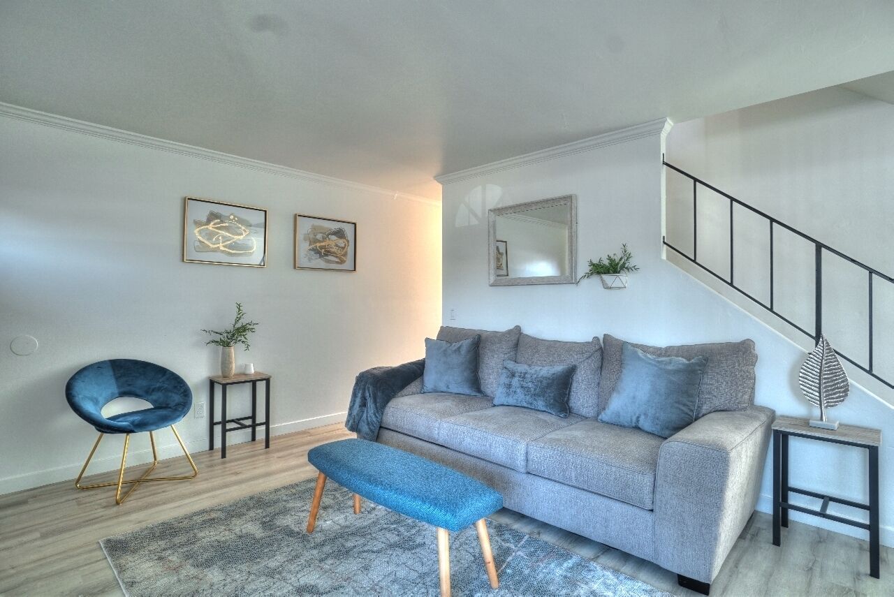 *Upgraded 3 Bedroom Condo w/ Fireplace  A/C & BBQ